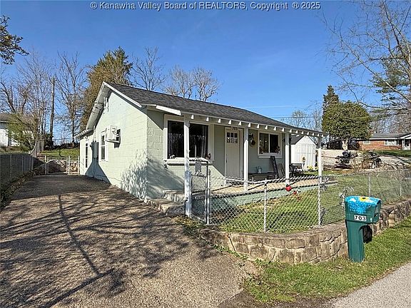3rd image of 703 Serene Dr