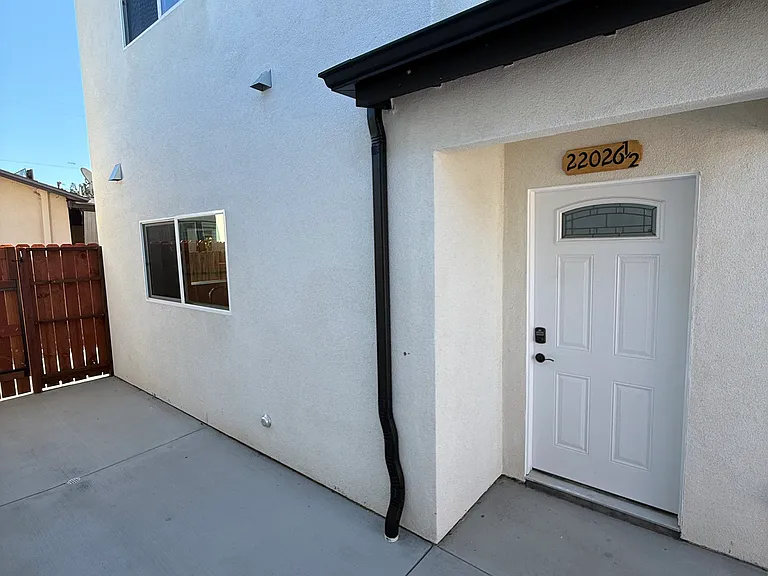 22026 Saticoy St #1/2 — Photo 15