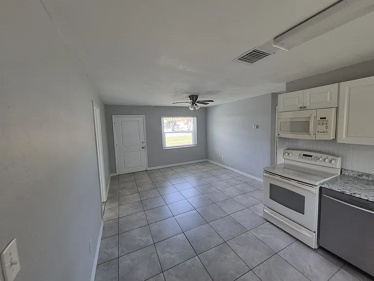 7303 Roberts Rd — Photo 16
