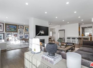 5240 Zelzah Ave APT 101, Encino, CA 91316