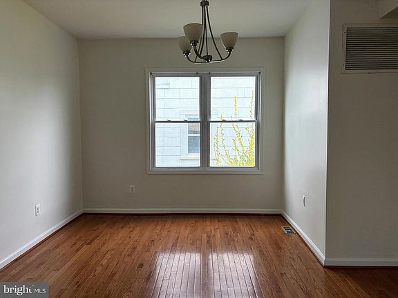 5th image of 103 Sherwood Ave