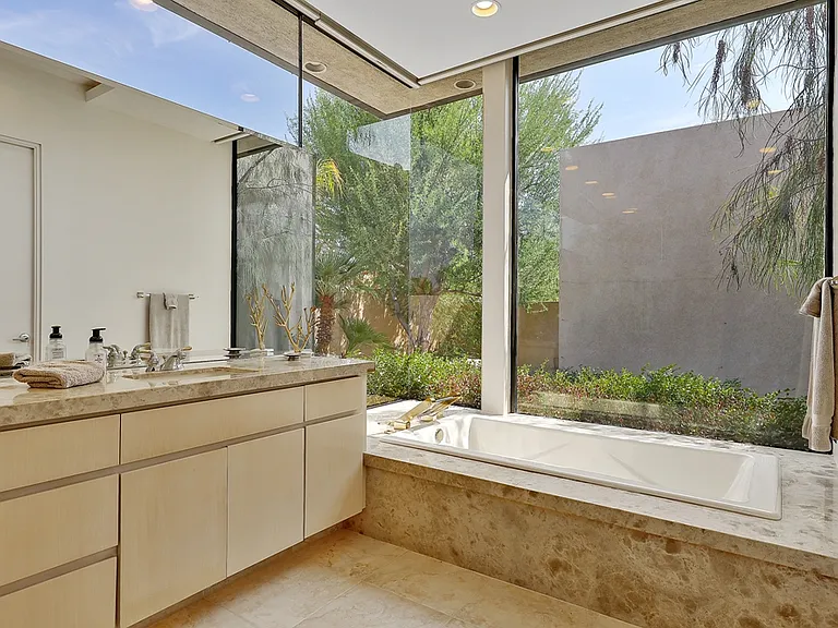 73115 Crosby Ln — Photo 41