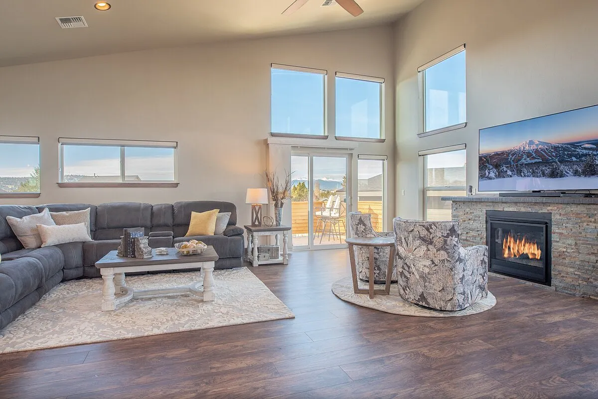 3 bed, 2437 sqft, $3,100 — Photo 1