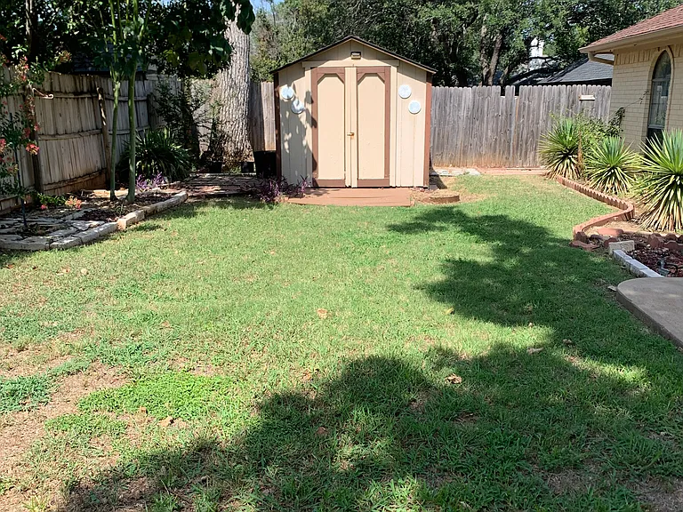 1526 Clover Ln — Photo 8