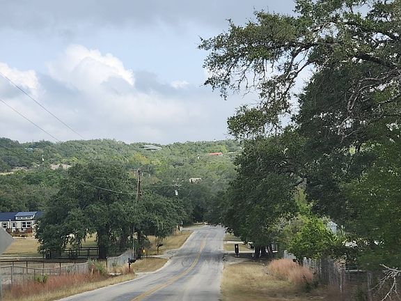 4th image of 110 Pleasant Valley Dr