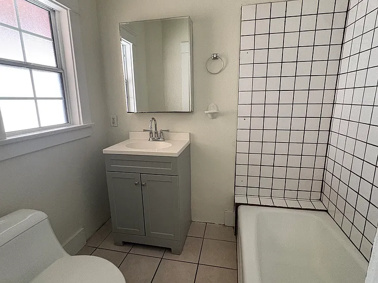 1110 S Harvard Blvd — Photo 6