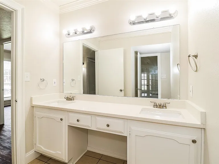 4204 Ireland Dr — Photo 11