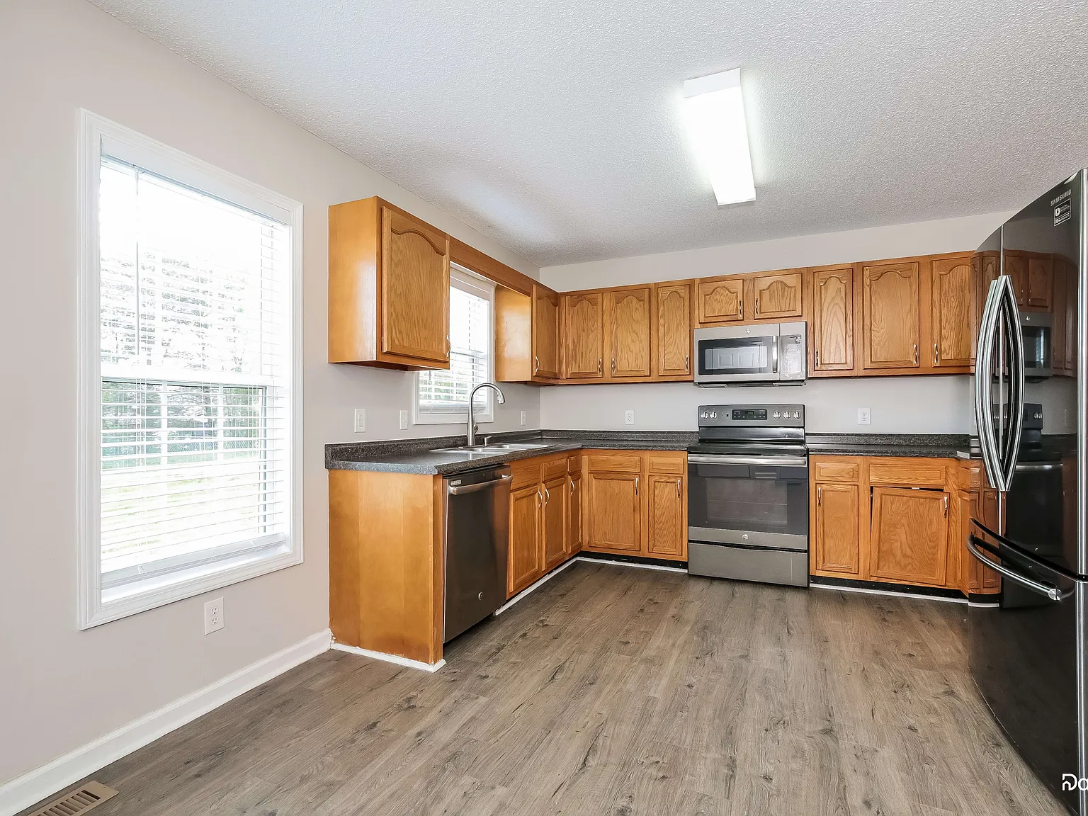 3 bed, 2.0 bath, 1230 sqft, $1,835 — Photo 4