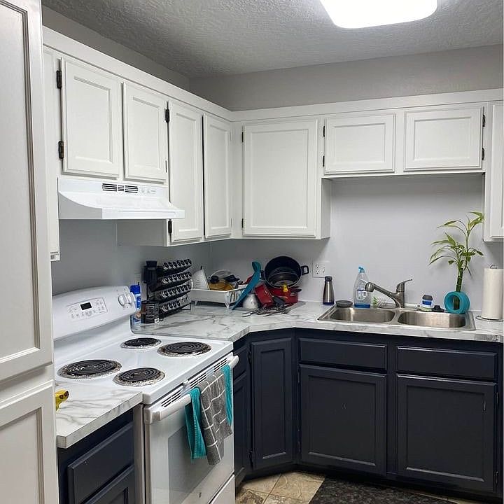 Kitchen with 2 refridgerators