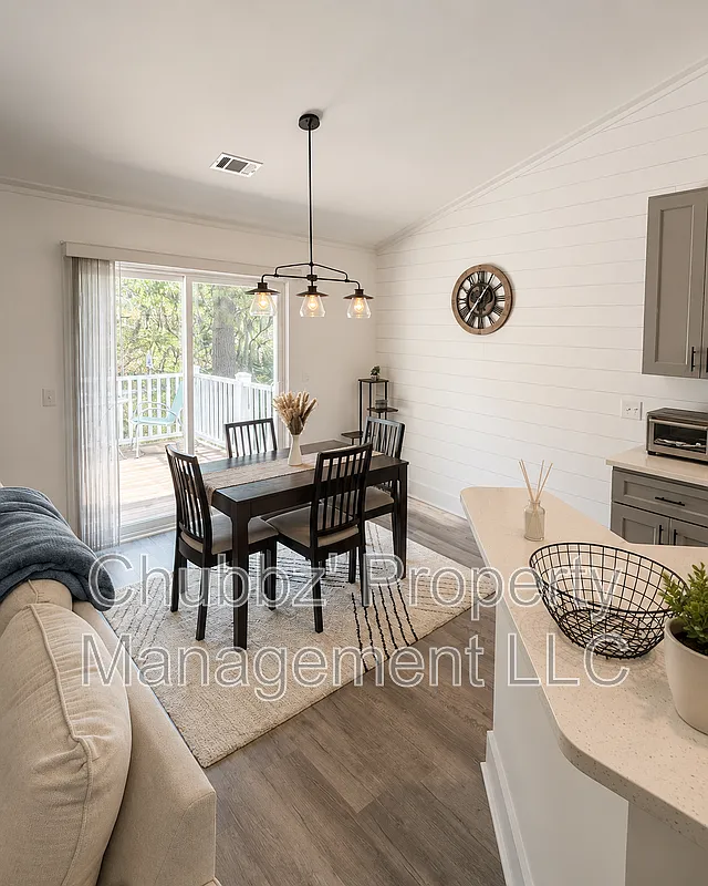 3 bed, 2.0 bath, 1287 sqft, $2,500 — Photo 3