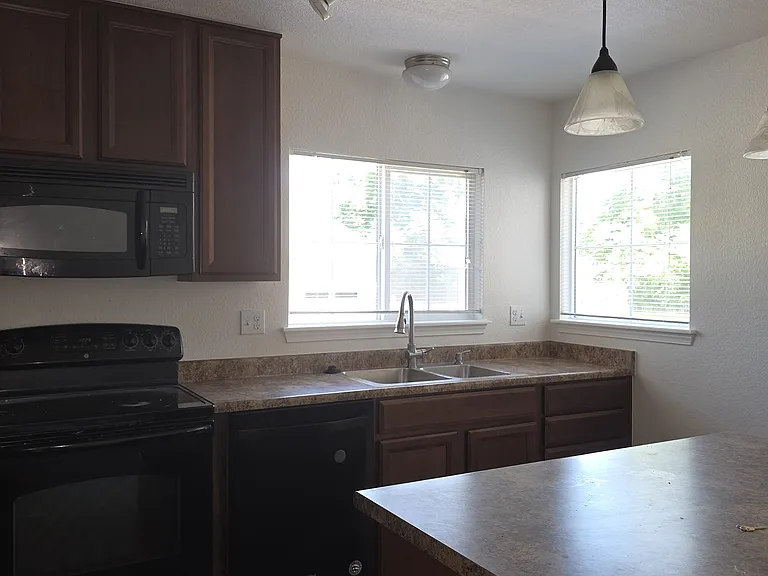 12850 Jasmine St #F — Photo 10