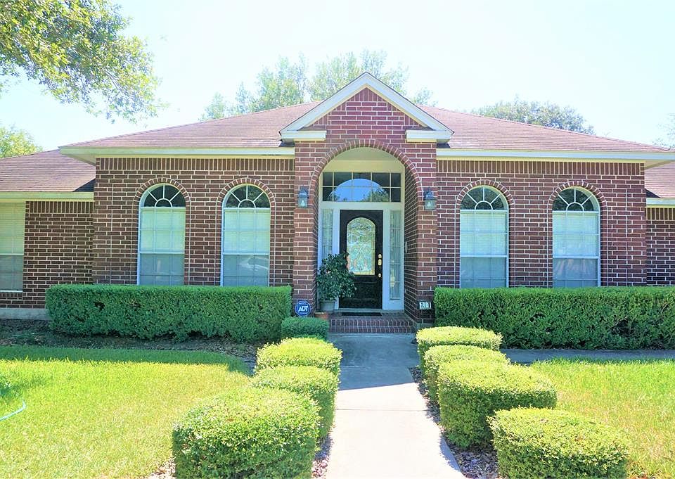 1st image of 24 Windridge Dr