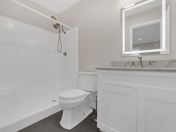 5th image of 127 Meadow Path Dr