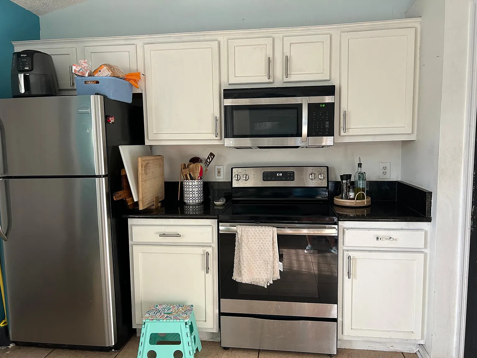 3 bed, 1425 sqft, $2,300 — Photo 3