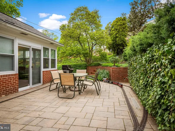 900 Fairway Dr, Baltimore, MD 21286