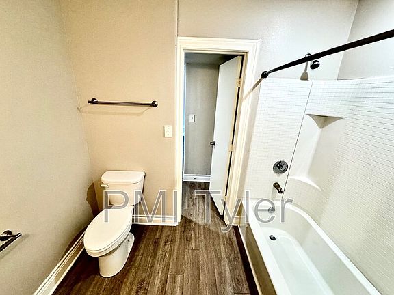 5th image of 1816 W Oakwood St