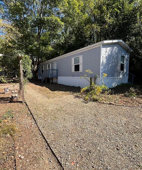 1037 Riverside Dr