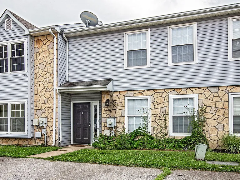 9 Arnold Pl — Photo 1
