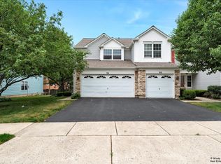 94 Oakton Dr, Lombard, IL 60148