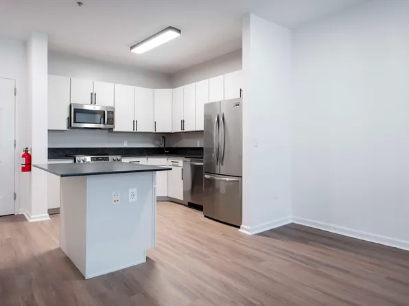 55 Riverwalk Place image 8 of 38