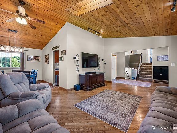 4th image of 1341 W Sturbridge Dr