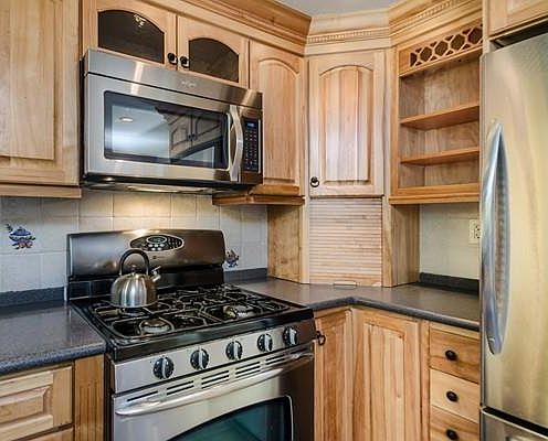 5th image of 427 Farrwood Dr