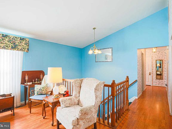 5th image of 9811 Hickoryhurst Dr
