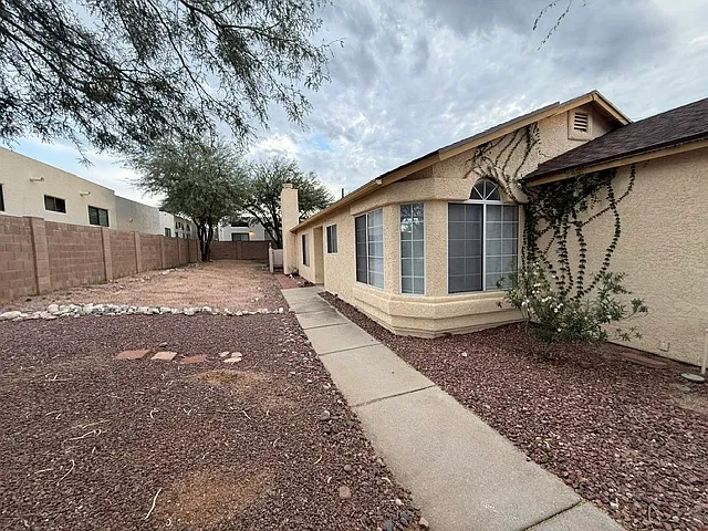 8238 N Wheatfield Dr