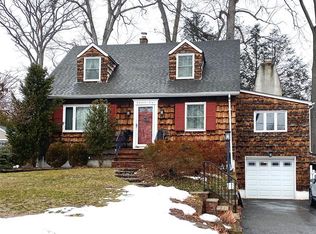 32 W End Ave, Westwood, NJ 07675