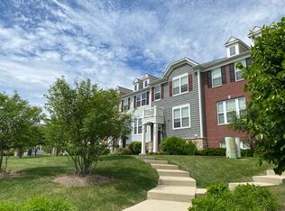 3147 Coral Ln, Glenview, IL 60026