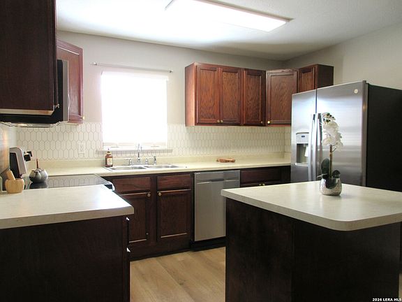 3rd image of 409 COUGHRAN RD