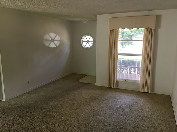 2nd image of 2611 Fairway Dr