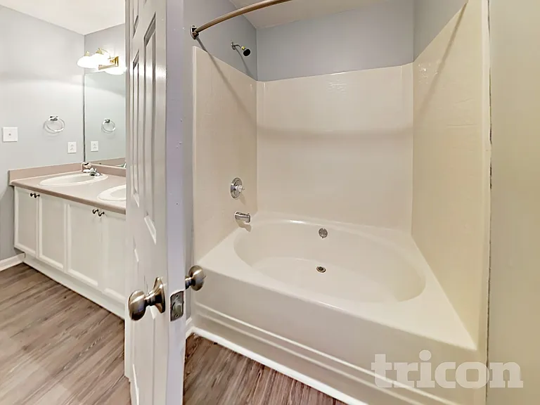 3722 Hunters Run Ln — Photo 12