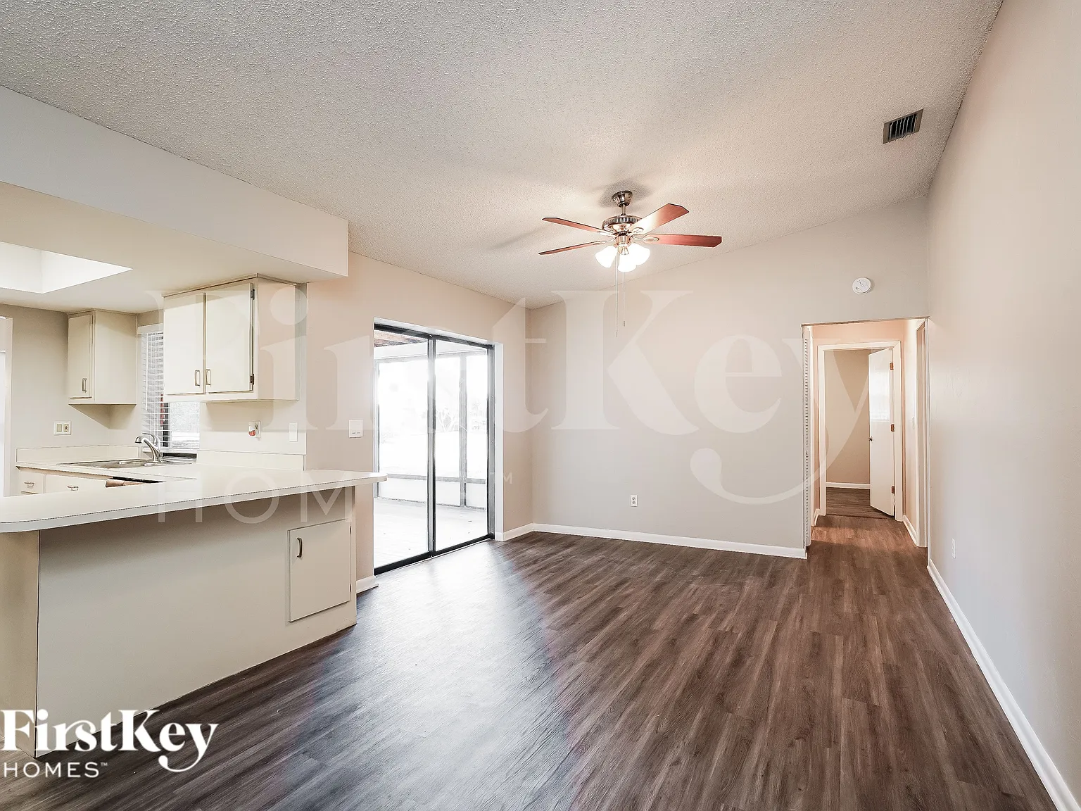 4 bed, 2.0 bath, 1924 sqft, $1,985 — Photo 4