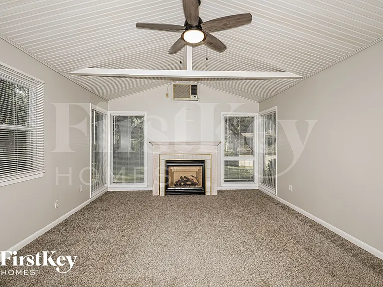 505 Vista Dr — Photo 3