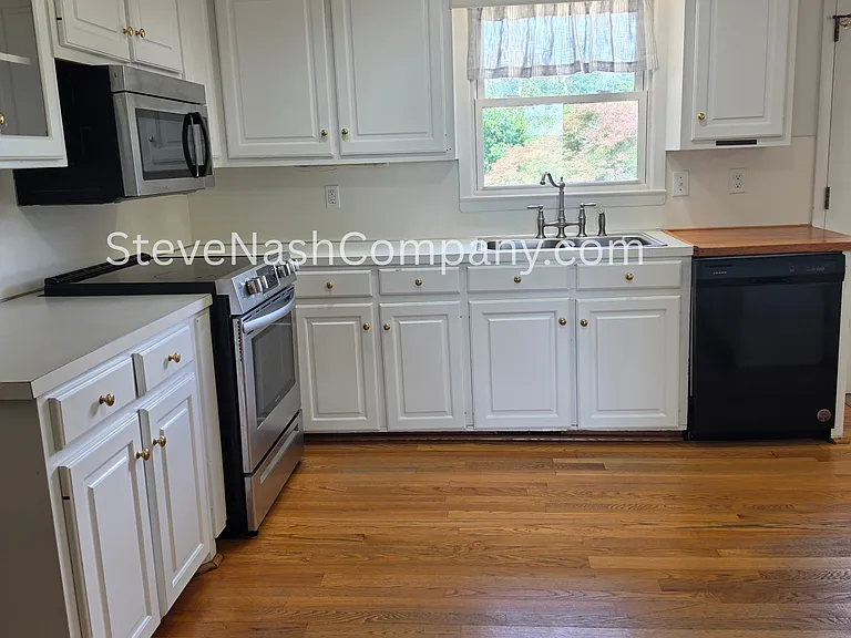 10204 Landsford Rd — Photo 6