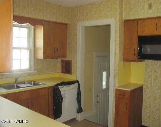 2nd image of 33 Coolidge Ave W