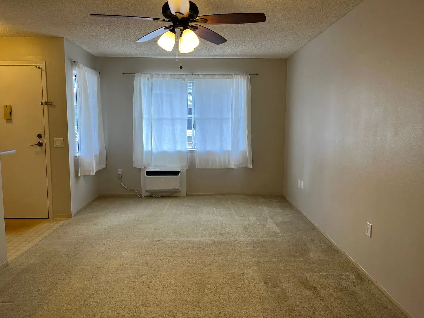 Northpointe Townhouse - upstairs unit 2 bedrooms, 2 baths, 2 parking - Avail 10/20/26 — Photo 3