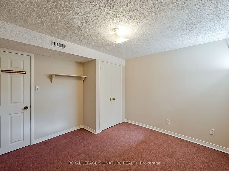 556 Farwell Cres #LOWER — Photo 28