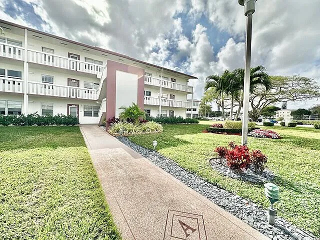 2 bed, 1.5 bath, 835 sqft, $1,650 — Photo 1
