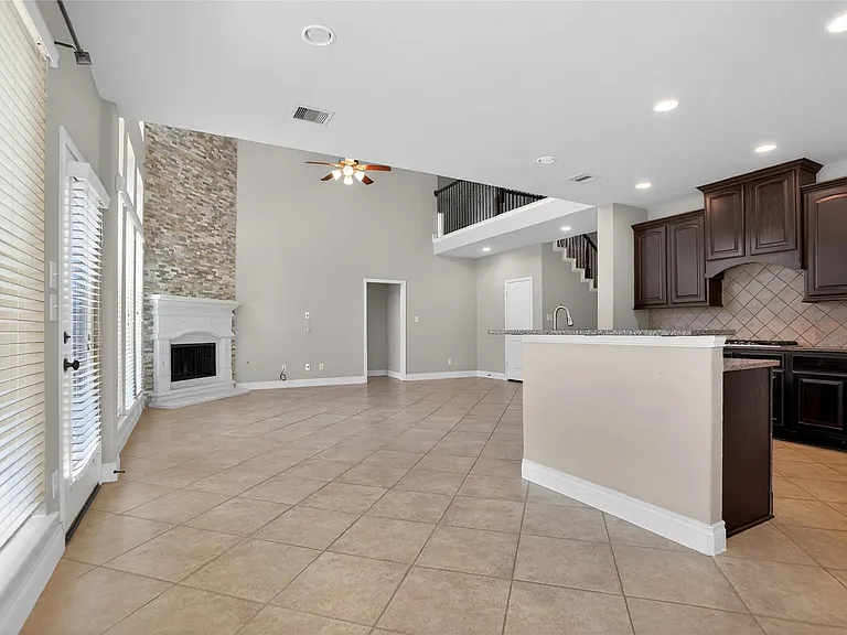 6535 Arroyo Springs Ln — Photo 24