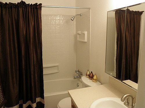 4th image of 1724 Vassar Dr SE