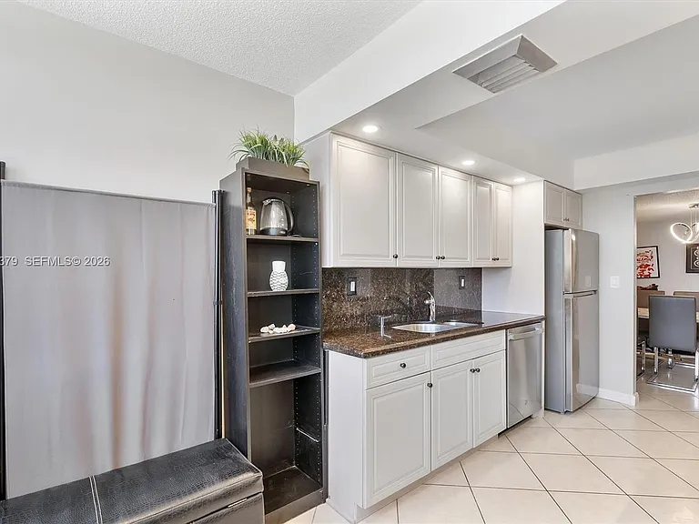 18031 Biscayne Blvd #1401 — Photo 17