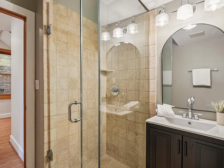 1032 Lamont St NW #B — Photo 8