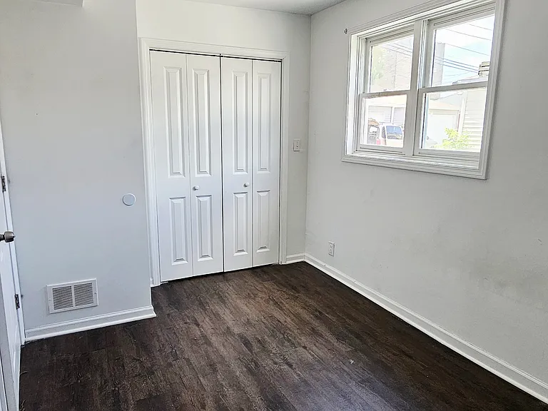 5230 S Lockwood Ave #1R — Photo 8