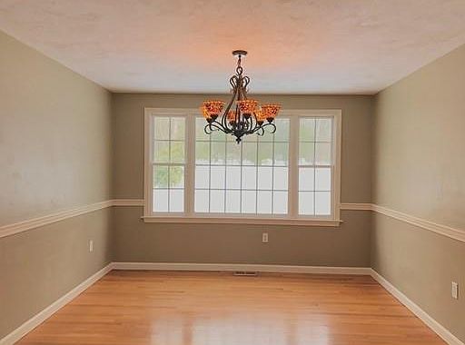 3rd image of 46 Oxford Dr