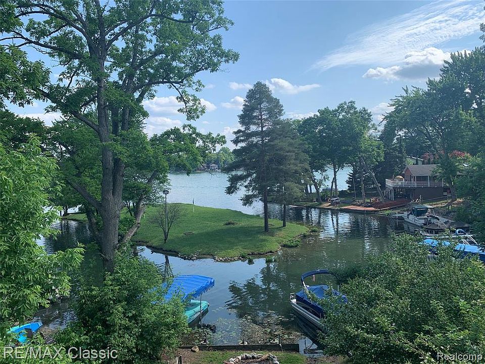 1st image of 4019 Lotus Dr