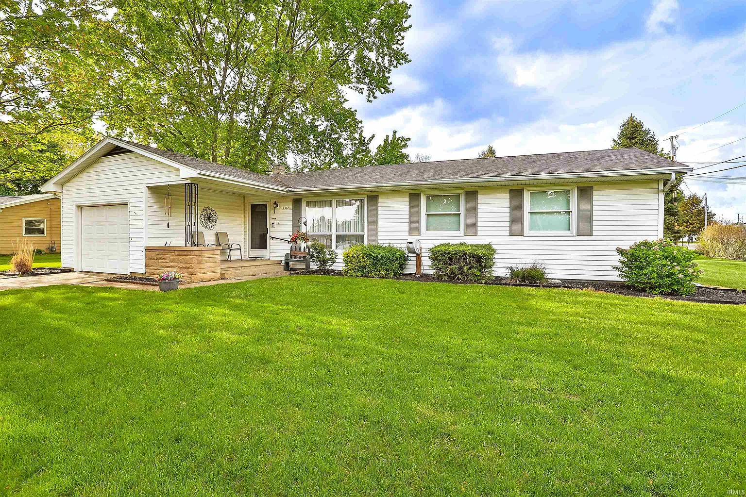 1402 Tanager Dr photo 1