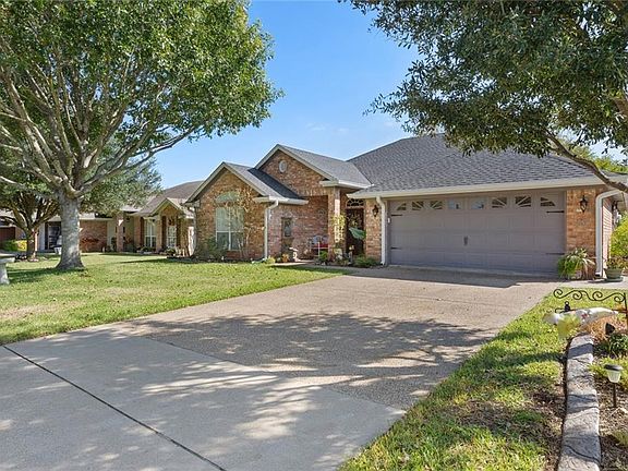 3rd image of 10700 Sierra West Dr