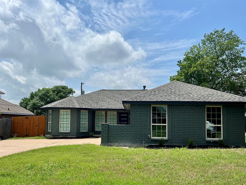1st image of 302 Mesa Wood Dr